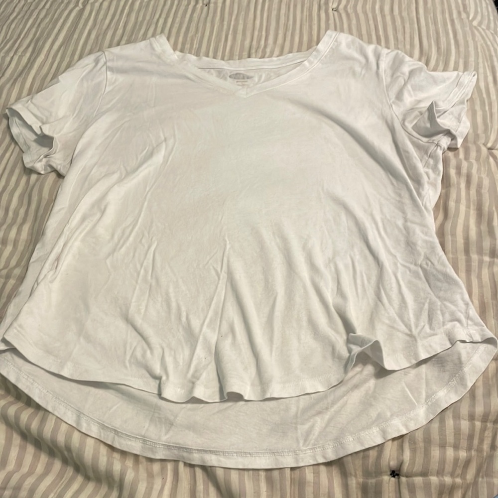 (SOLD) Woman’s Large White Old Navy T-Shirt